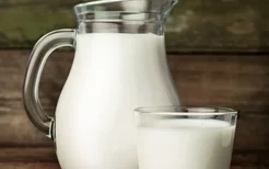 牛奶不能和什么食物一起吃,牛奶凝固后还能喝吗？