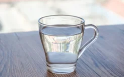 多喝水可以预防新冠吗？日常饮水的正确方式是什么？