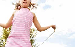 跳绳10分钟等于慢跑减肥半小时,初学跳绳注意事项是什么？