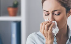 过敏性鼻炎的病因有哪些？过敏性鼻炎常见哪些症状