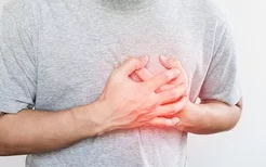 心绞痛发作时的症状有哪些？心绞痛的常见病因是什么？