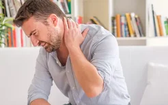 引起颈椎病的六大原因日常生活如何预防颈椎病？
