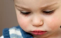 儿童分离焦虑症的症状表现是什么？孩子这些表现或是分离焦虑症