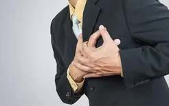 背部胸部疼痛的原因是什么？